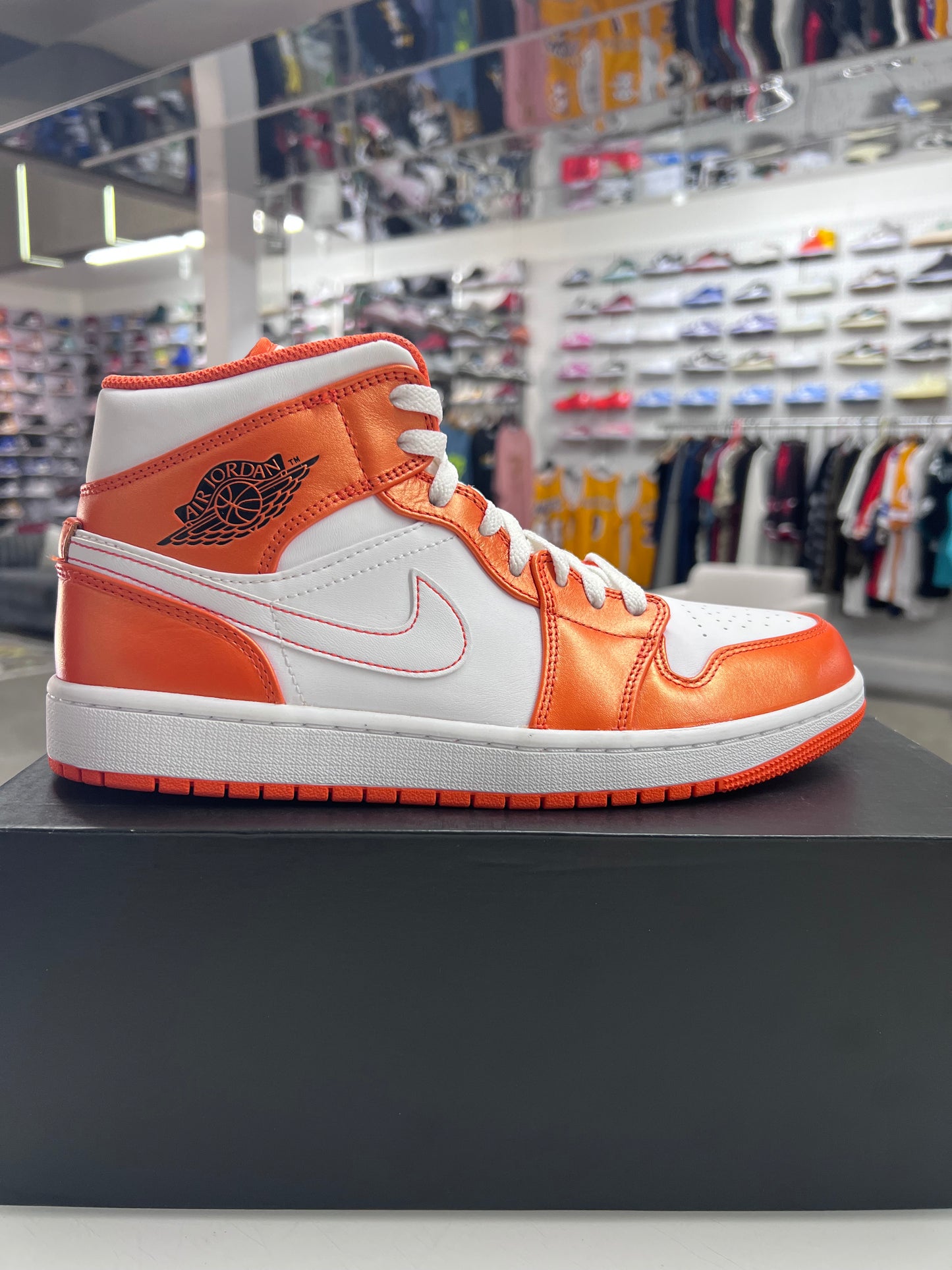 AJ 1 MID Metallic Orange