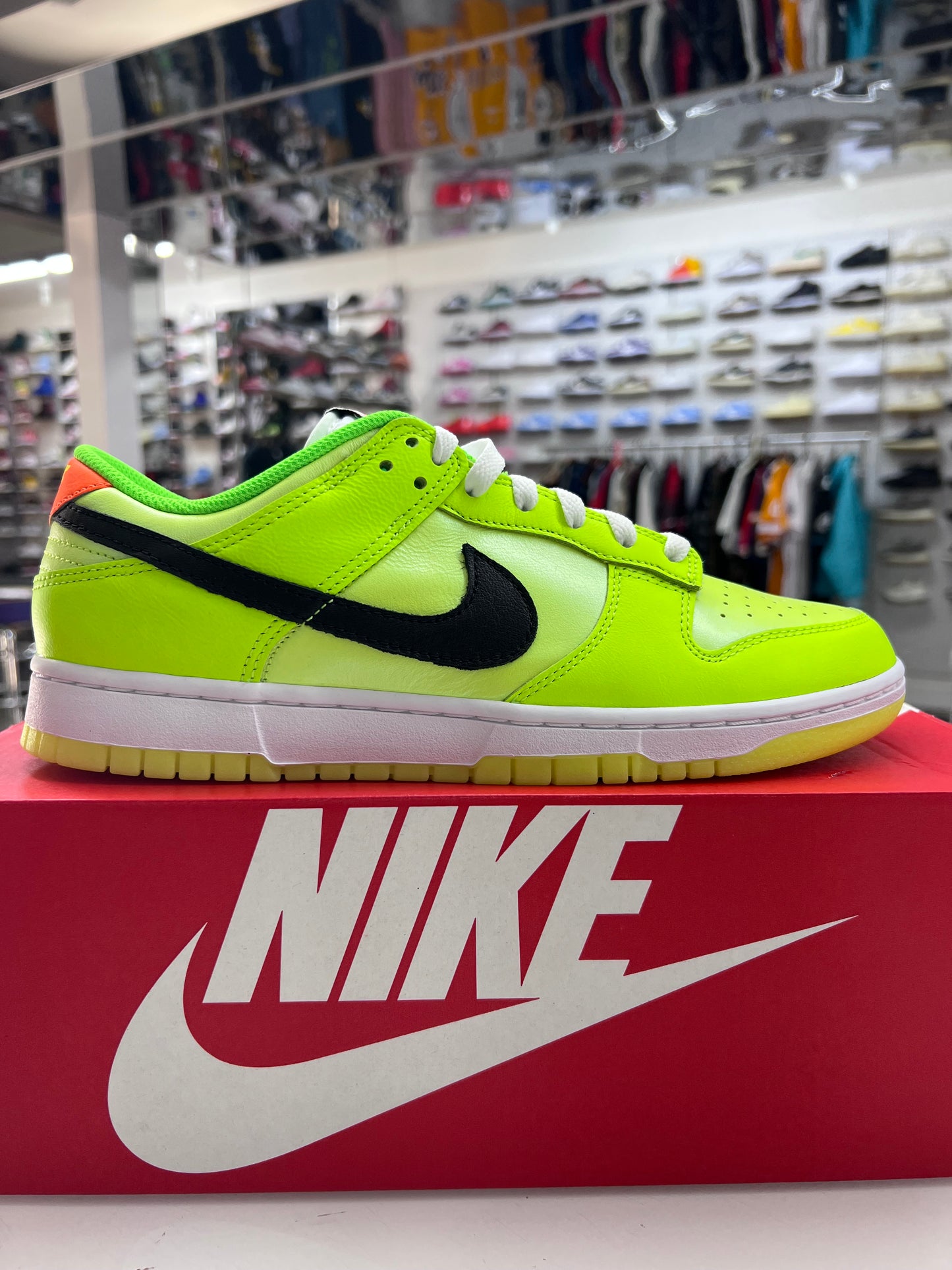 Dunk Low Splash Volt